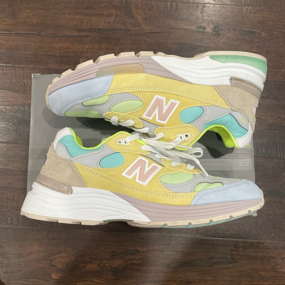 New Balance 992 'Easter Pastels" size 9 Mens